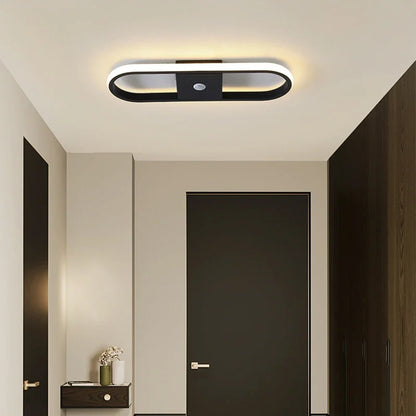 Luminária de teto LED inteligente com sensor de movimento para casa.