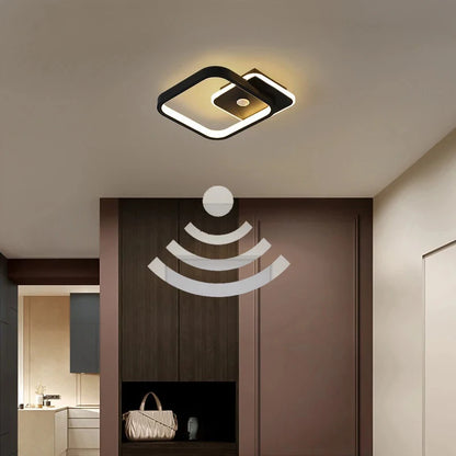 Luminária de teto LED inteligente com sensor de movimento para casa.