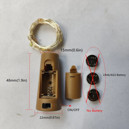 Luzes de fada em garrafas de vinho – perfeitas para festas e decoração.